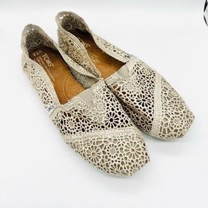 TOMS Women’s Gray Floral Lace Espadrille Shoes 7.5 - Pre-loved in good condition
